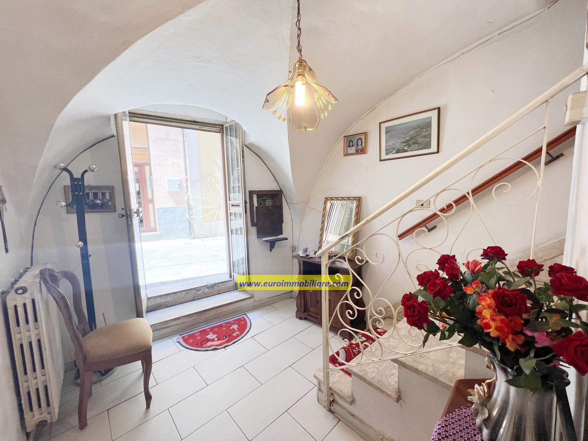 CASA INDIPENDENTE IN PIENO CENTRO