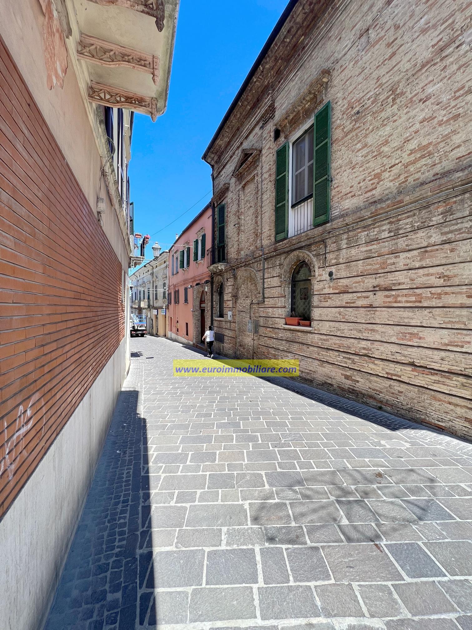 CASA INDIPENDENTE IN PIENO CENTRO