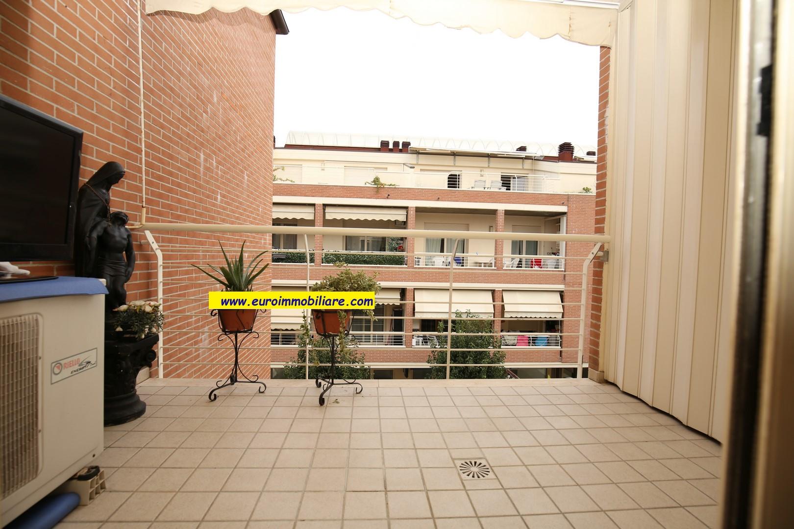 Appartamento climatizzato con doppio servizio e terrazzo vivibile