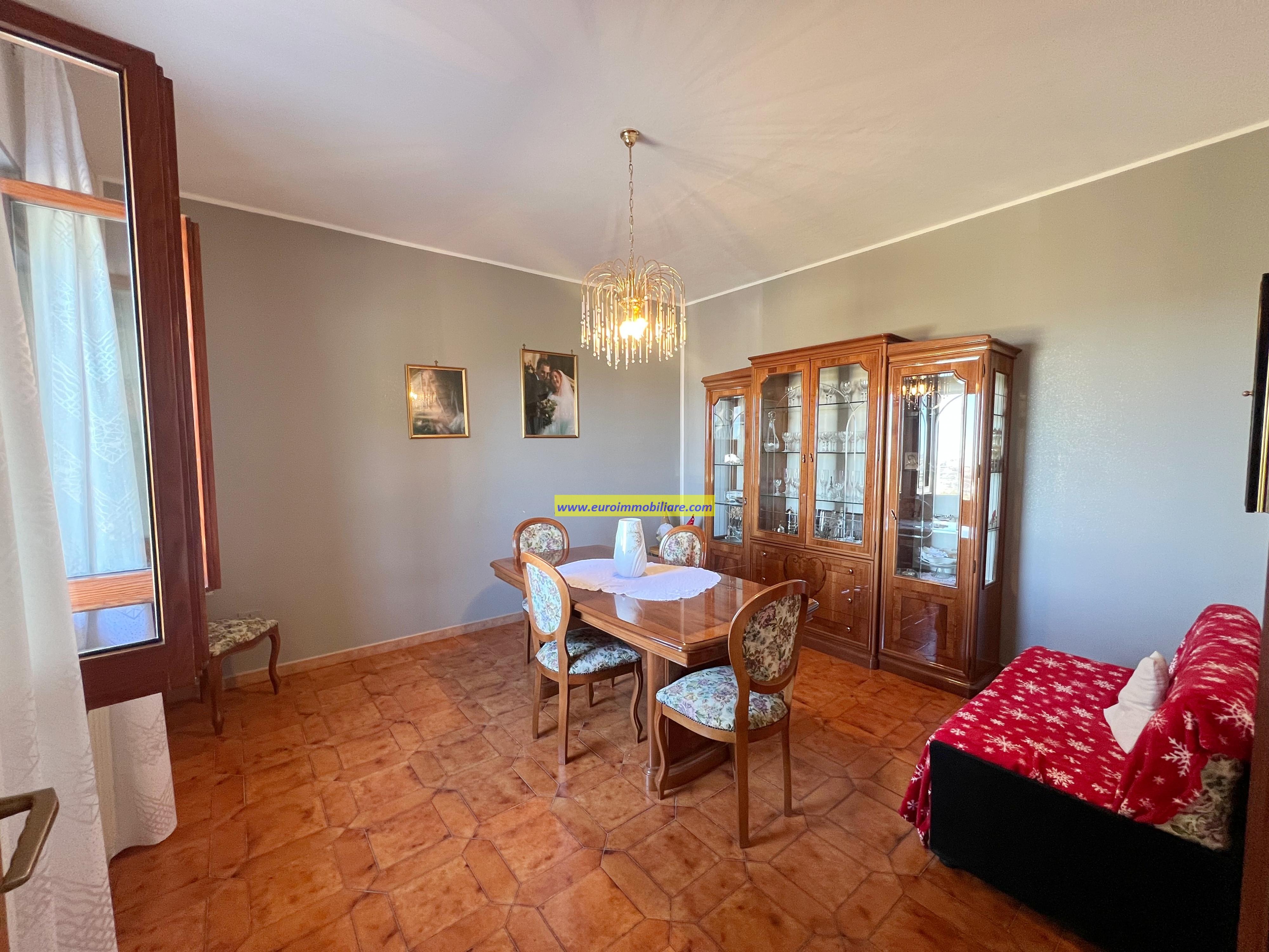 Casa Singola con un ettaro di Uliveto