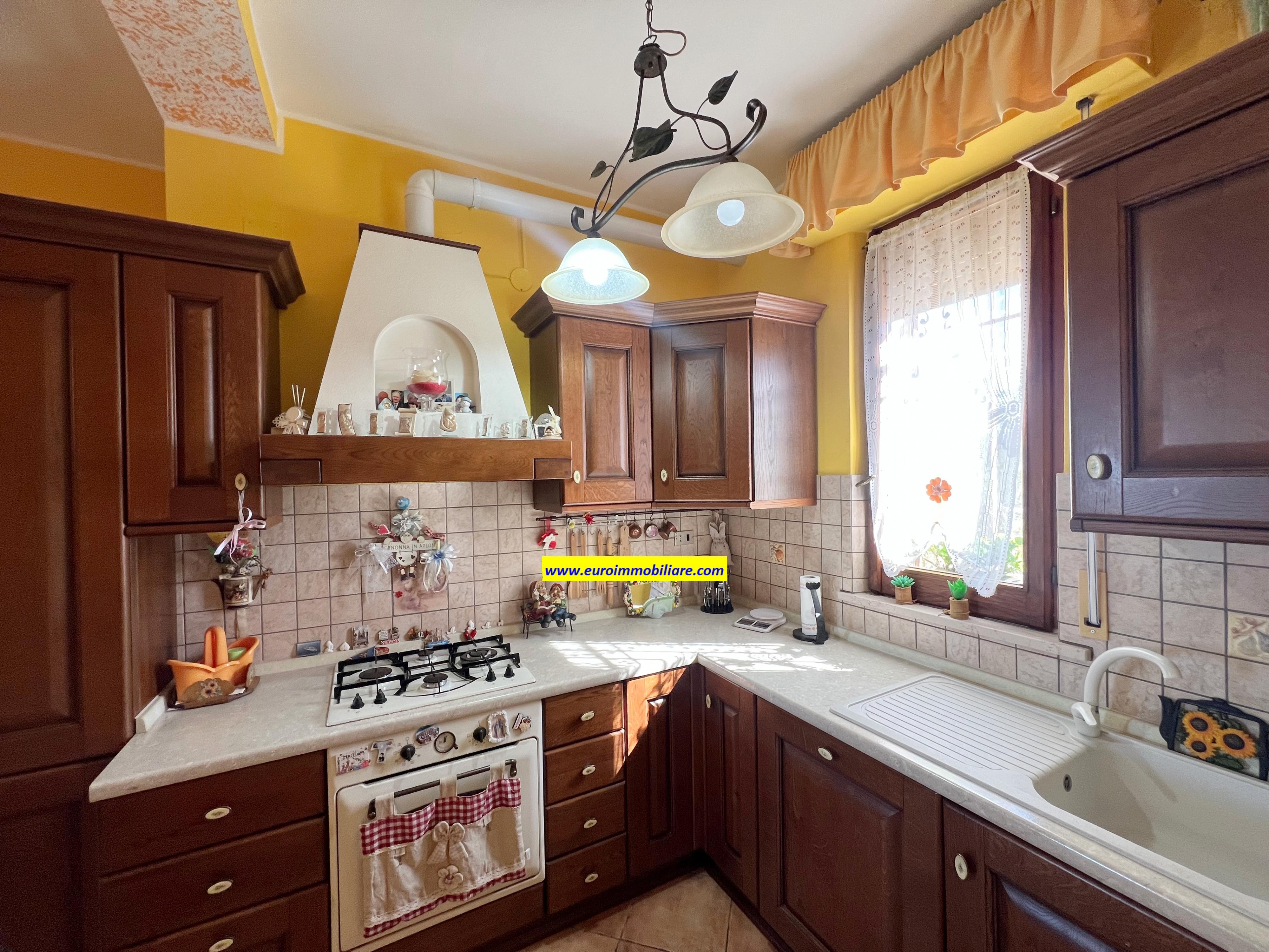 Casa Singola con un ettaro di Uliveto