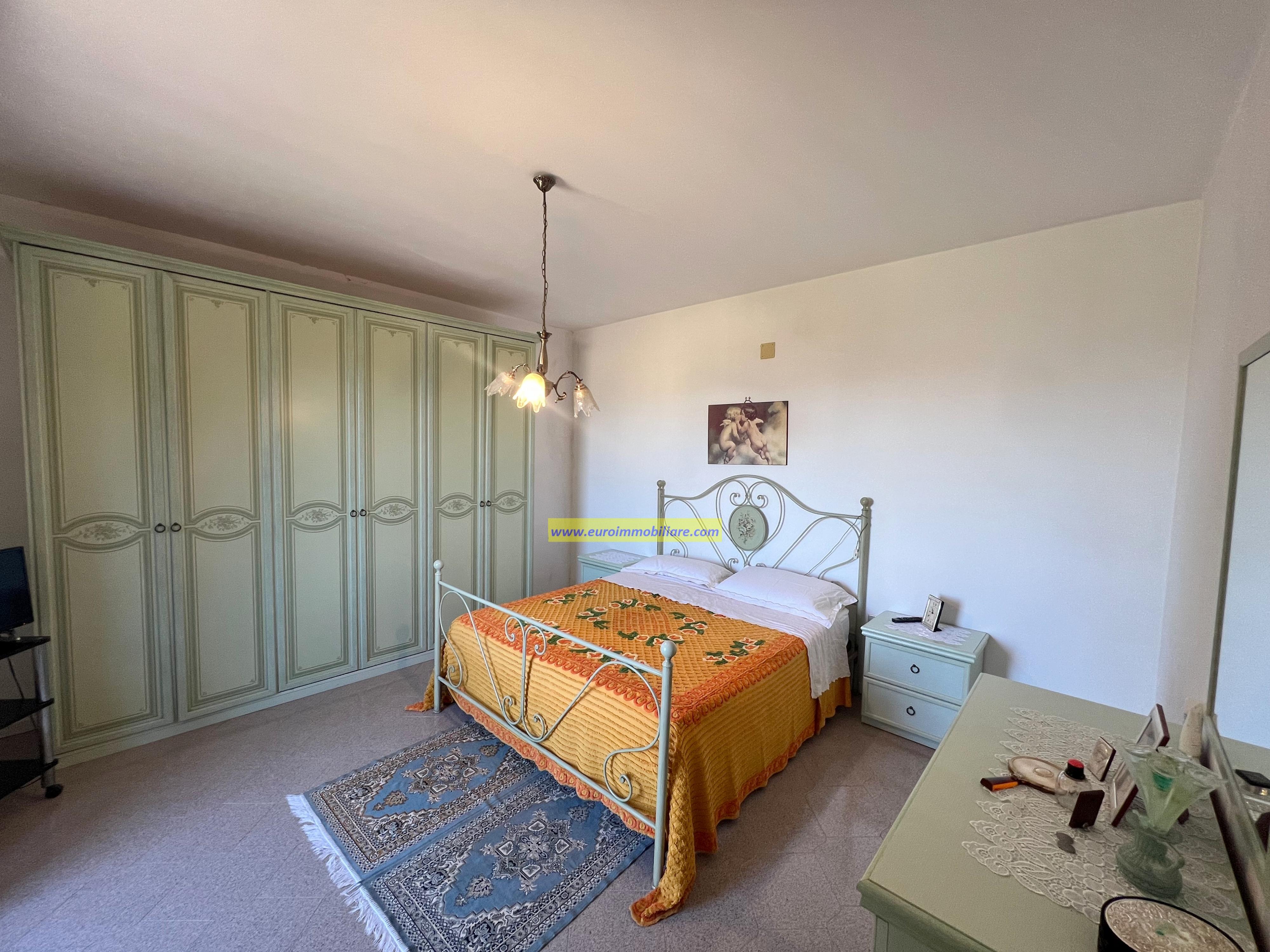Casa Singola con un ettaro di Uliveto