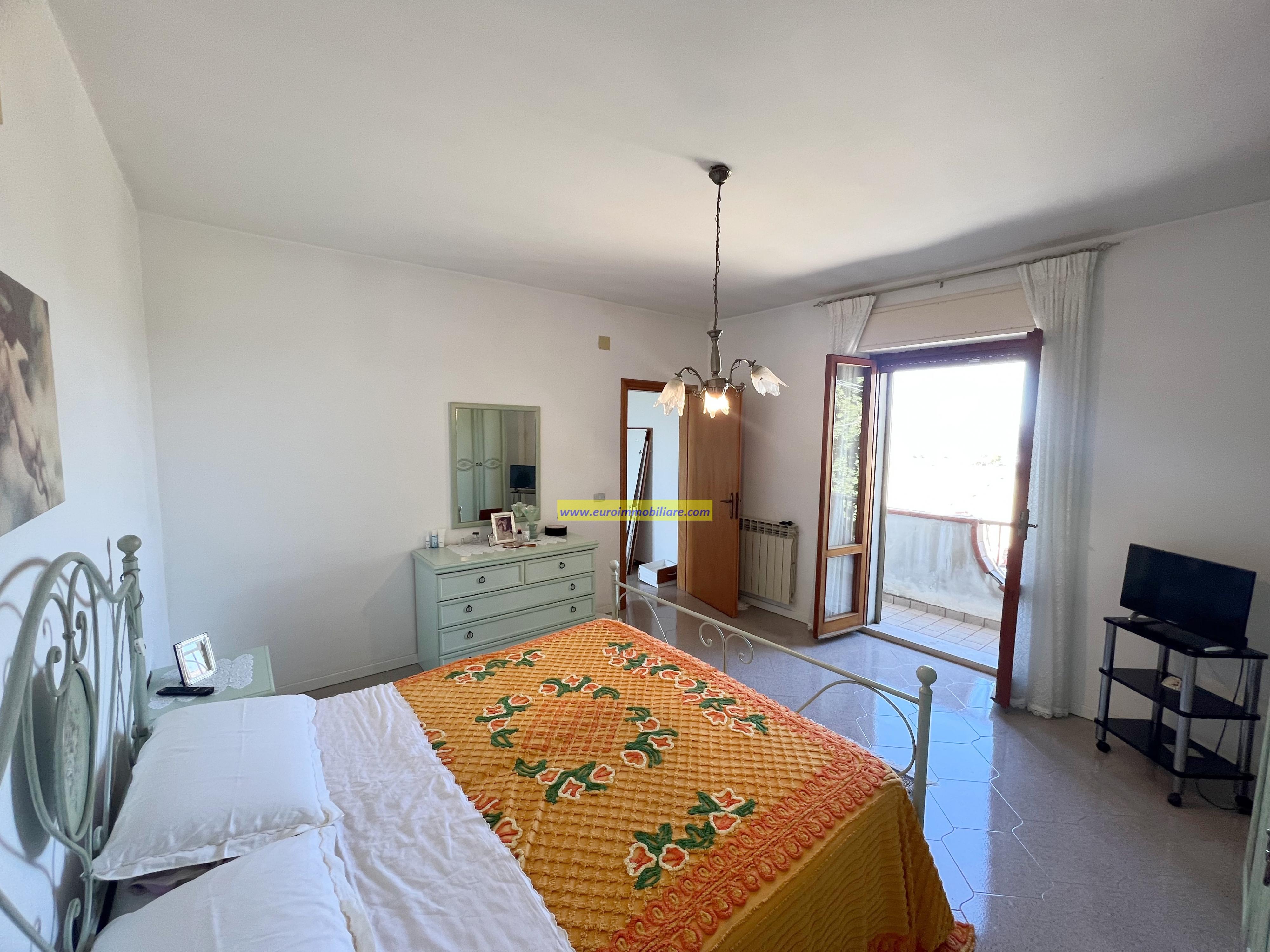 Casa Singola con un ettaro di Uliveto